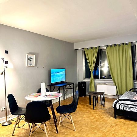 Appartamento Affordable Cuttie 4 Persons 2 Beds In Downtown Montréal Esterno foto