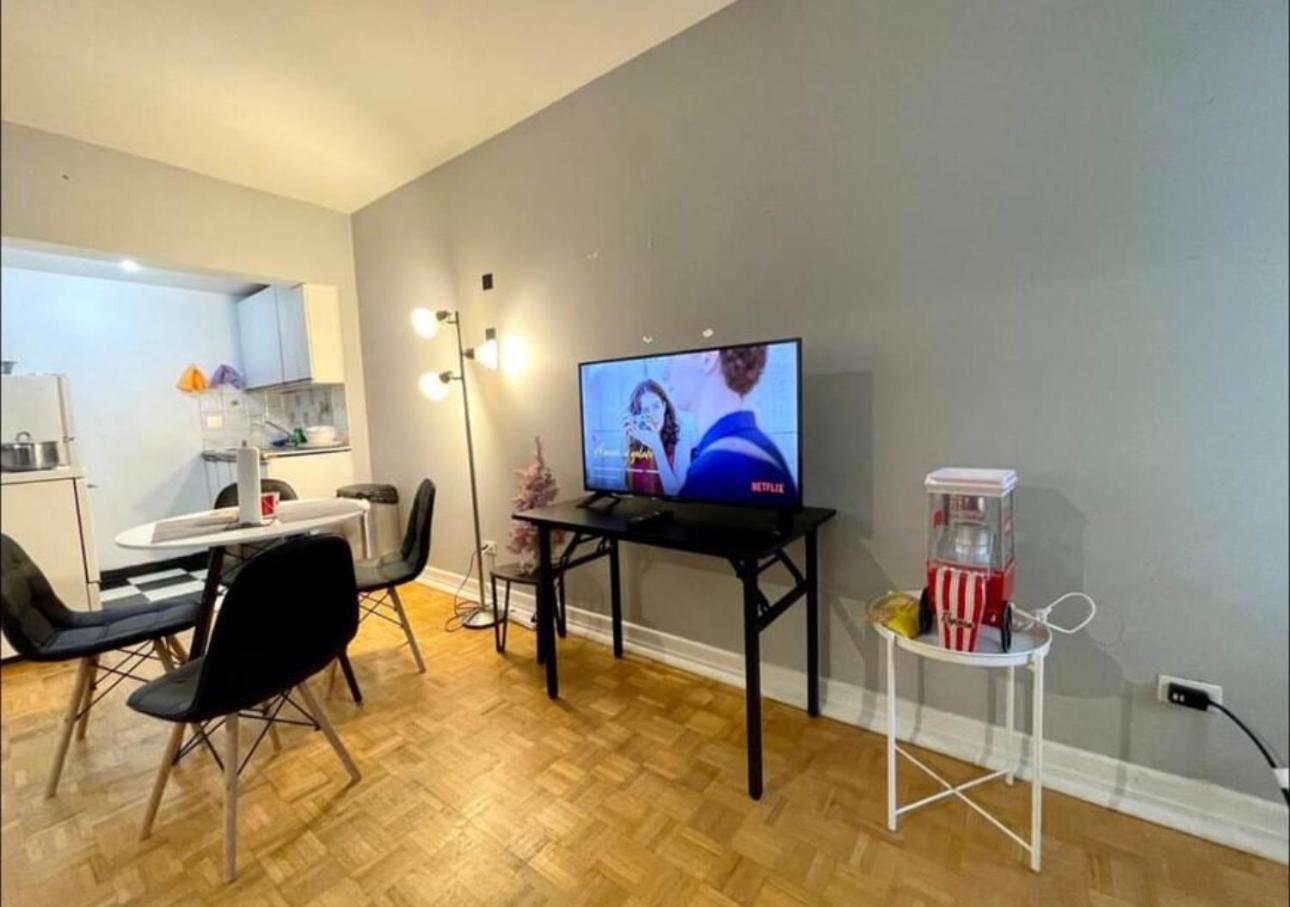 Appartamento Affordable Cuttie 4 Persons 2 Beds In Downtown Montréal Esterno foto