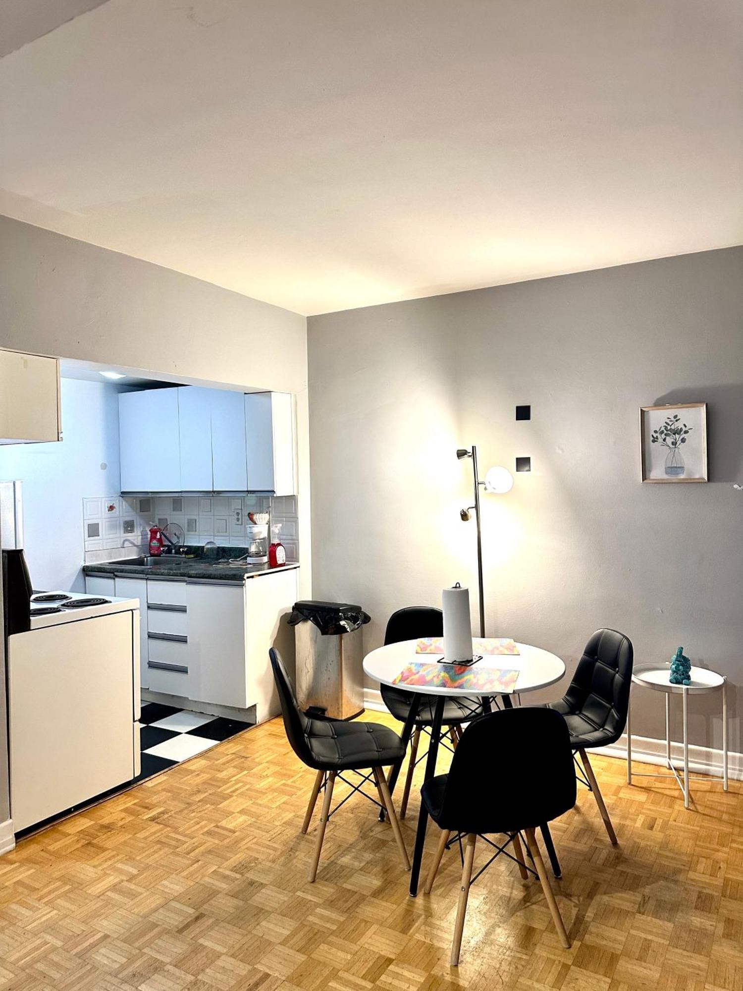 Appartamento Affordable Cuttie 4 Persons 2 Beds In Downtown Montréal Esterno foto