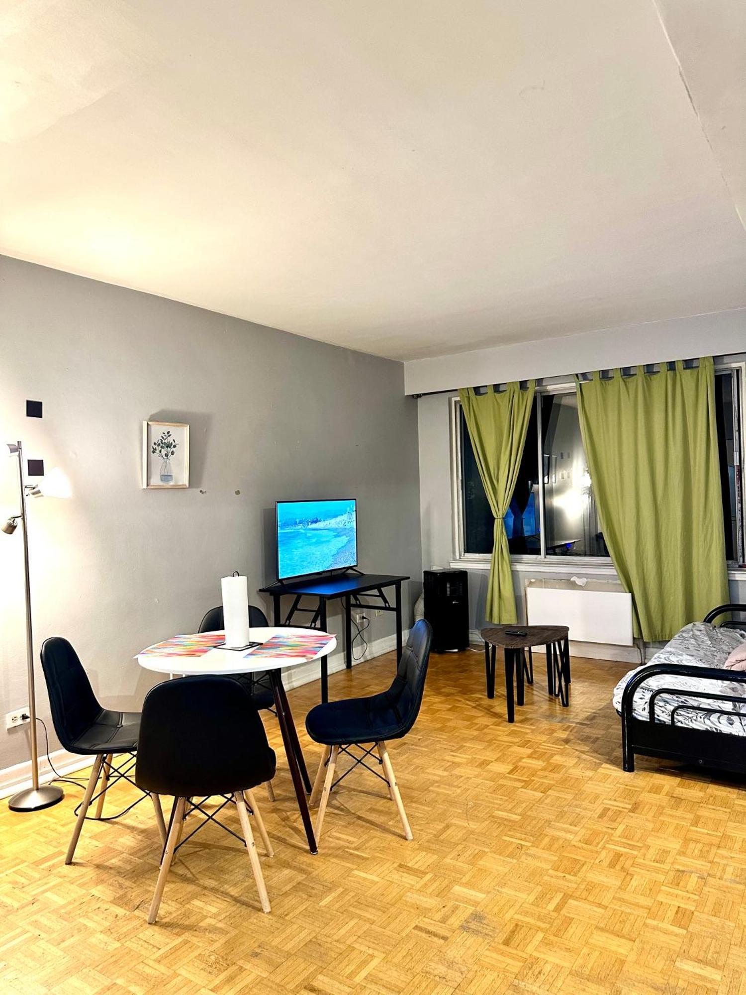 Appartamento Affordable Cuttie 4 Persons 2 Beds In Downtown Montréal Esterno foto