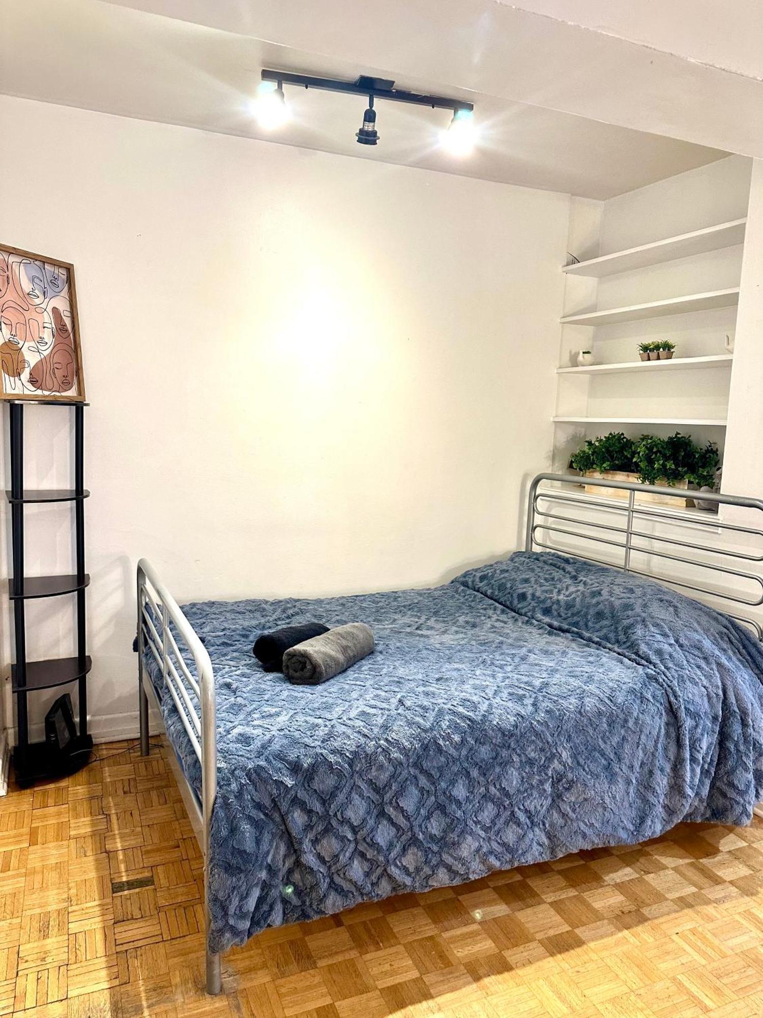 Appartamento Affordable Cuttie 4 Persons 2 Beds In Downtown Montréal Esterno foto